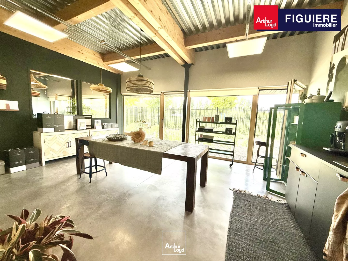 SHOWROOM AVEC VISIBILITÉ COMMERCIALE A AIX EN PROVENCE