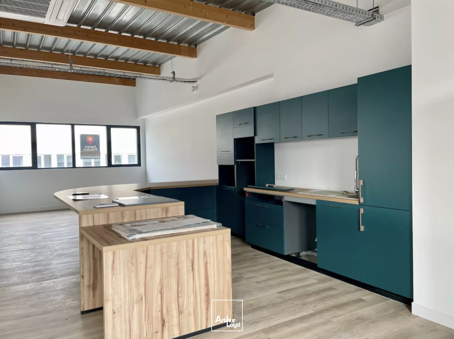 PLATEAU DE BUREAUX ENTIÈREMENT NEUFS EN PLEIN COEUR DE BOULOGNE SUR MER