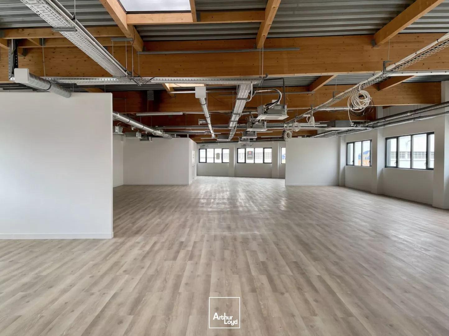 PLATEAU DE BUREAUX ENTIÈREMENT NEUFS EN PLEIN COEUR DE BOULOGNE SUR MER