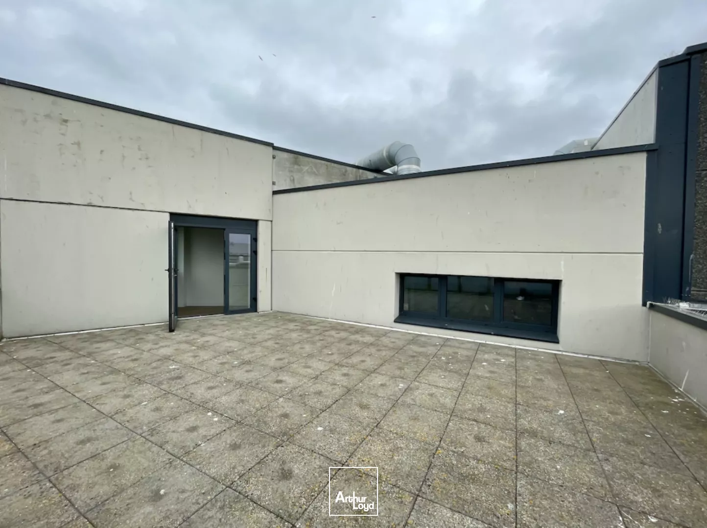 PLATEAU DE BUREAUX ENTIÈREMENT NEUFS EN PLEIN COEUR DE BOULOGNE SUR MER