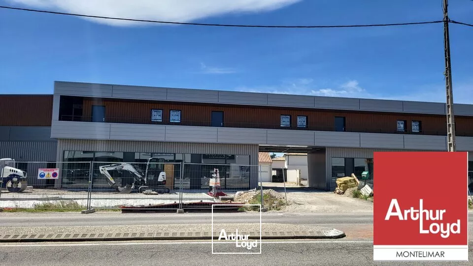 MONTÉLIMAR - À LOUER  LOCAL COMMERCIAL NEUF DE 309 m² - DISPONIBILITÉ IMMÉDIATE