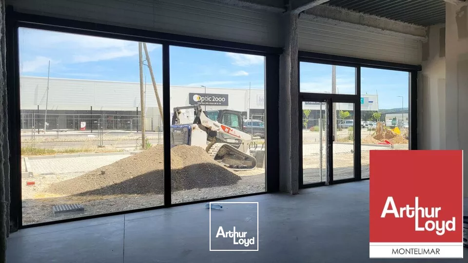 MONTÉLIMAR - À LOUER  LOCAL COMMERCIAL NEUF DE 309 m² - DISPONIBILITÉ IMMÉDIATE