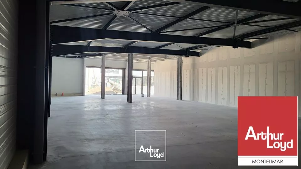 MONTÉLIMAR - À LOUER  LOCAL COMMERCIAL NEUF DE 309 m² - DISPONIBILITÉ IMMÉDIATE