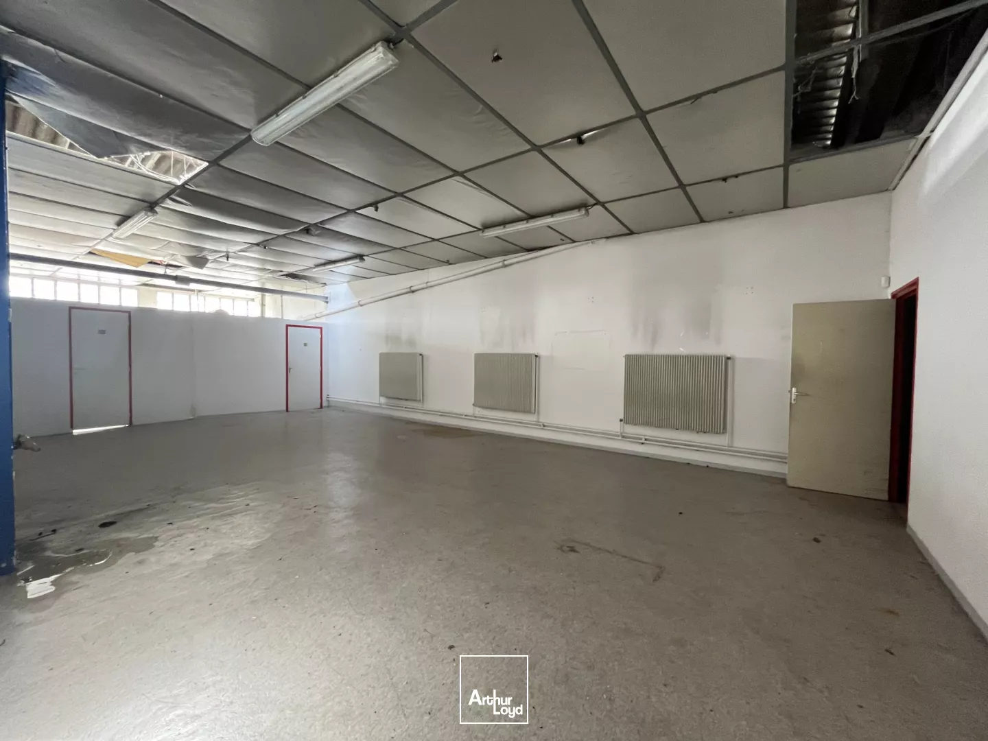 A VENDRE - LOCAUX D'ACTIVITÉ - 580 M2 - ST-QUENTIN