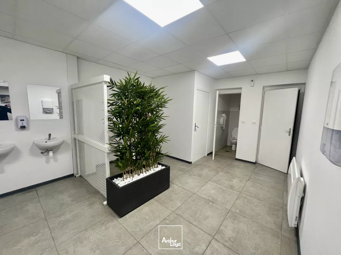 Locaux d'activité à vendre à ESLETTES 76710