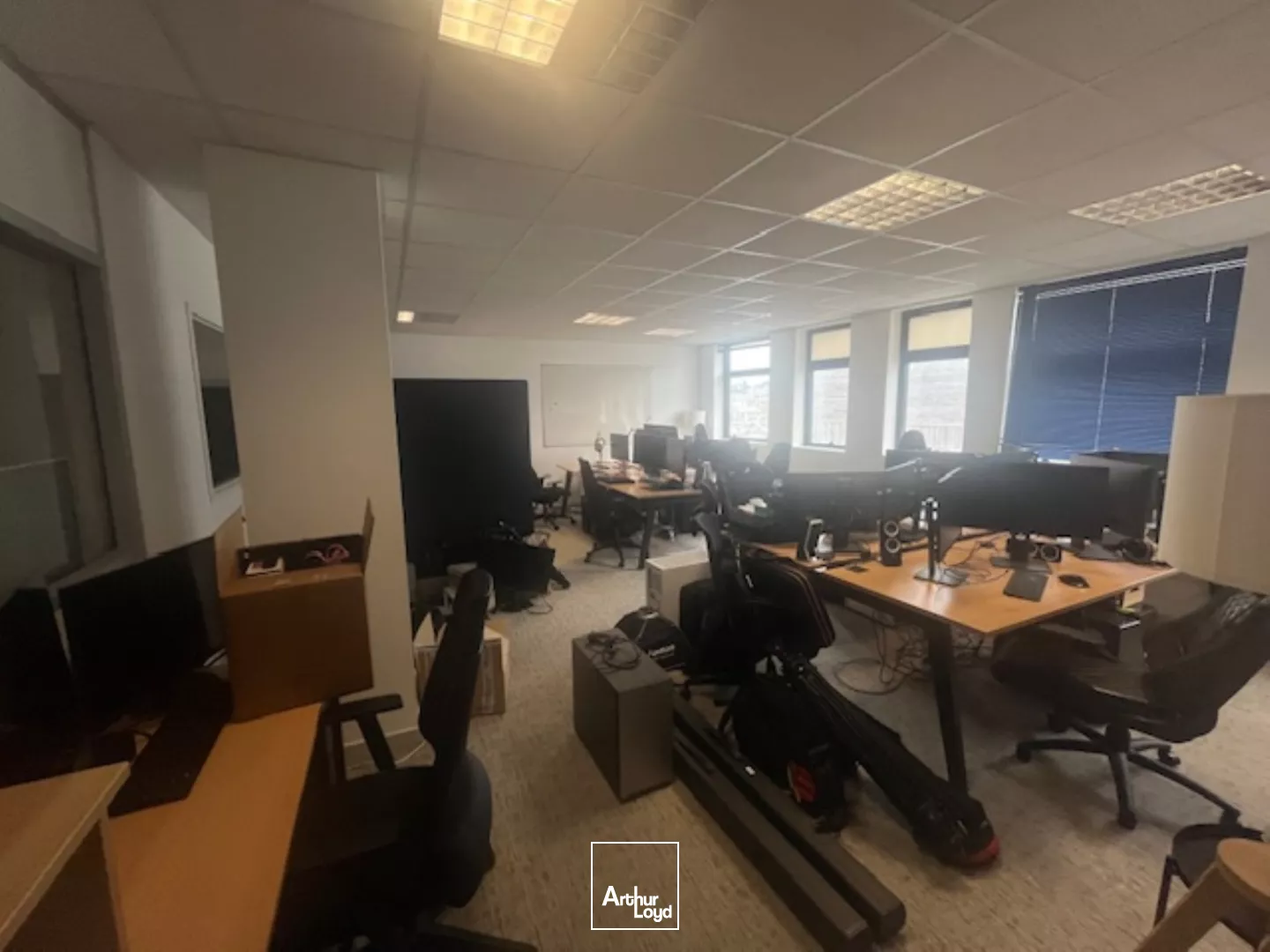 A LOUER PLATEAU DE BUREAUX 154 M² PORT DE COMMERCE