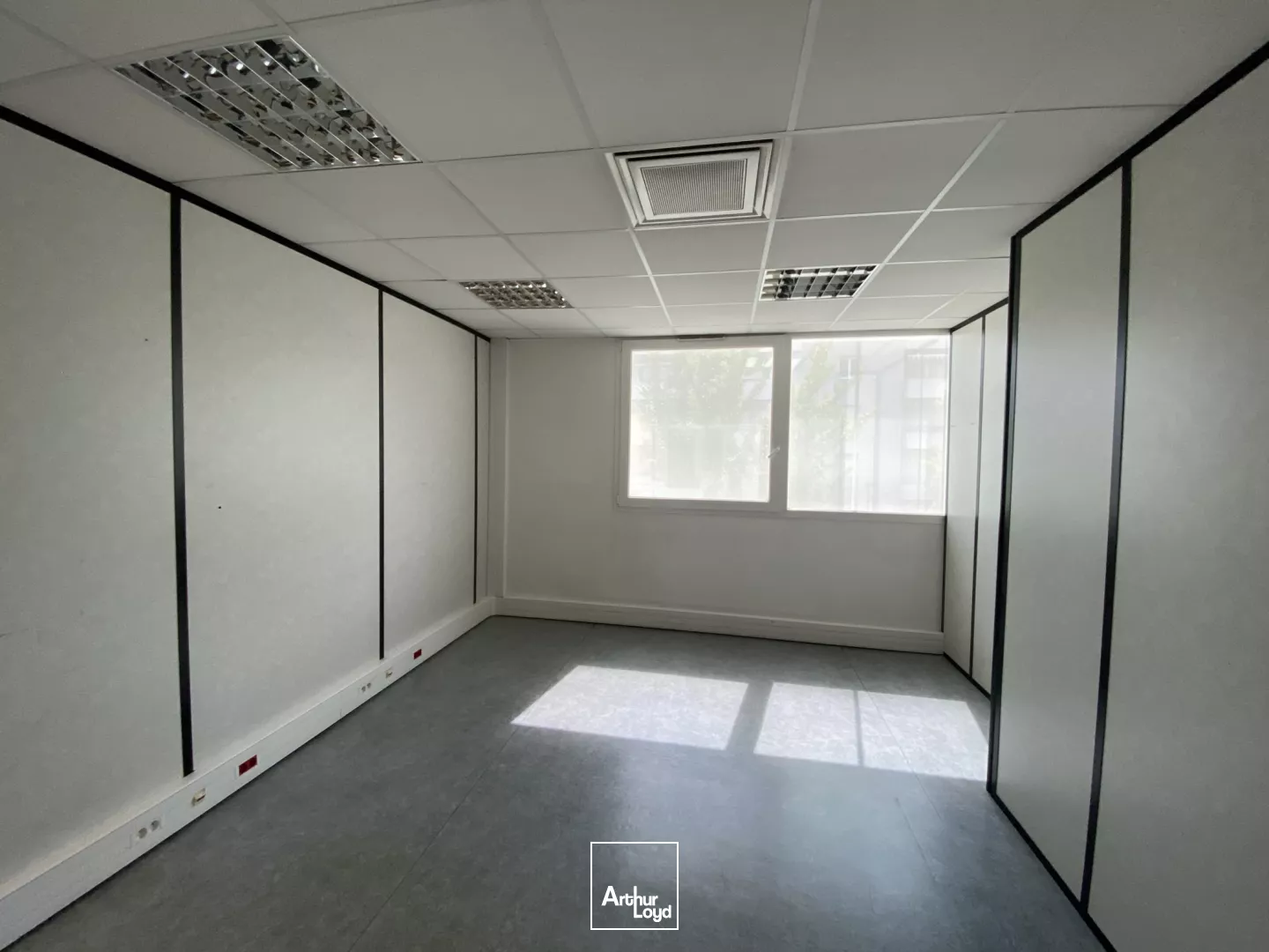 BUREAUX A LOUER ECHIROLLES 330M² ERP 5 AVEC ASCENSSEUR 