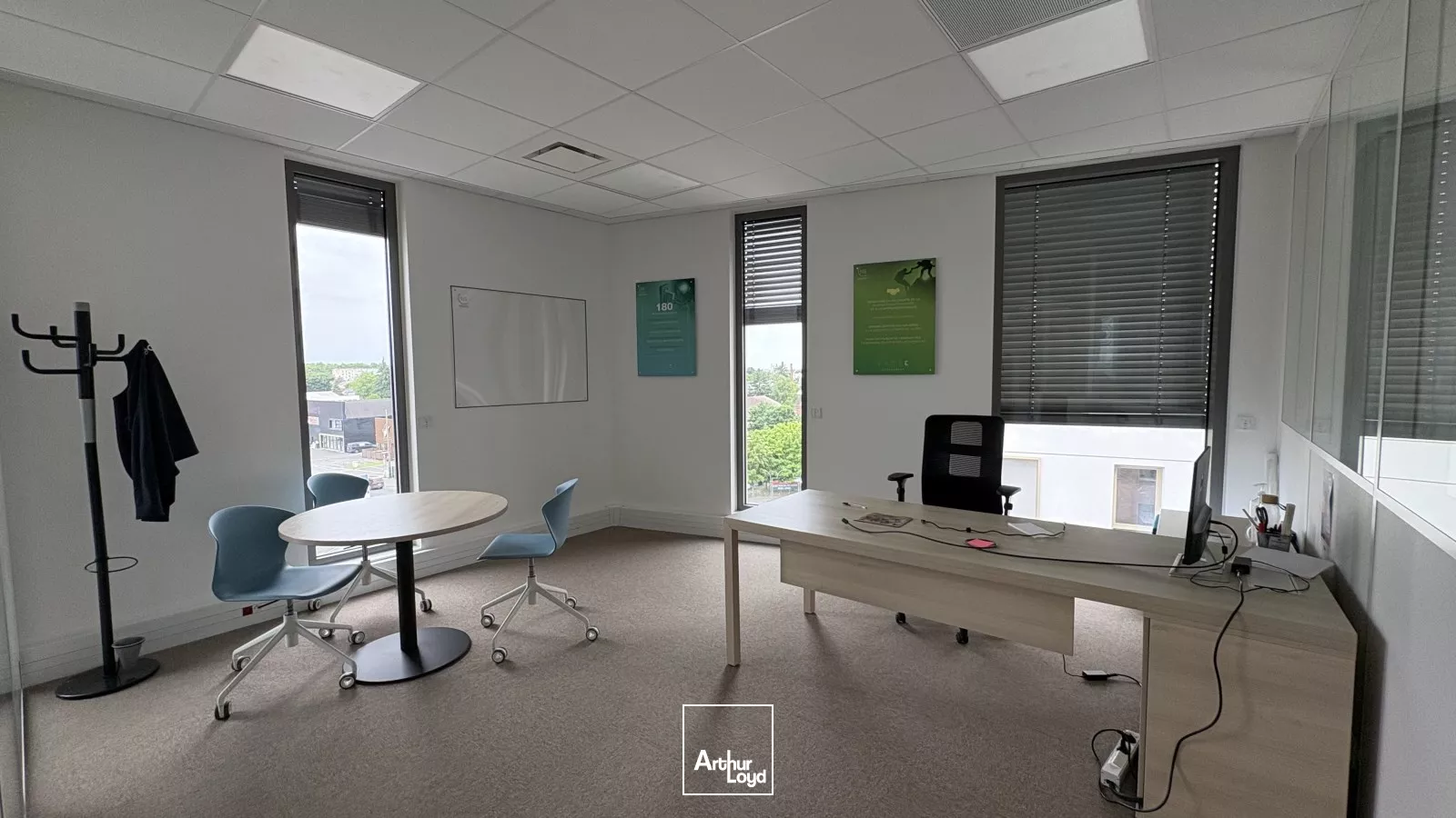 À louer - Bureaux modernes de 303 m² à Fleury-les-Aubrais - Quartier Interives