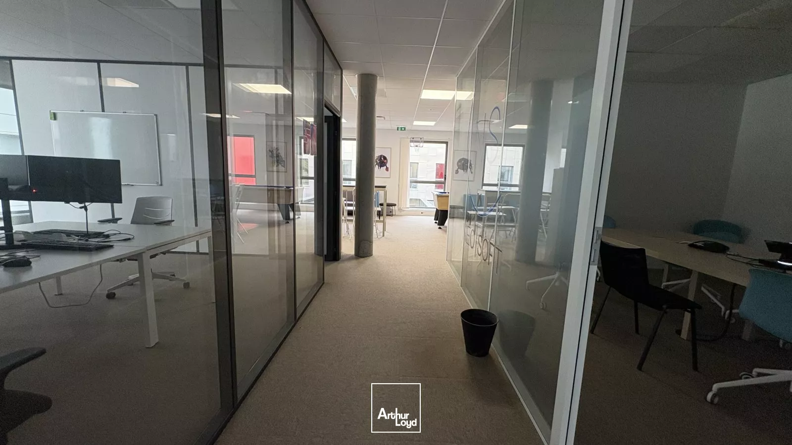 À louer - Bureaux modernes de 303 m² à Fleury-les-Aubrais - Quartier Interives