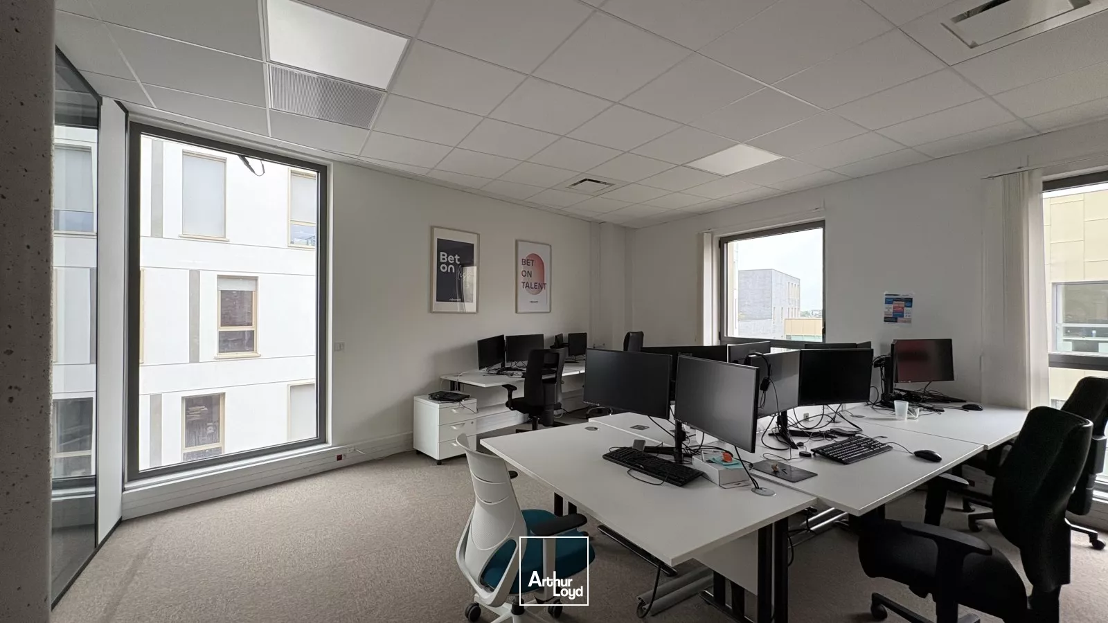 À louer - Bureaux modernes de 303 m² à Fleury-les-Aubrais - Quartier Interives