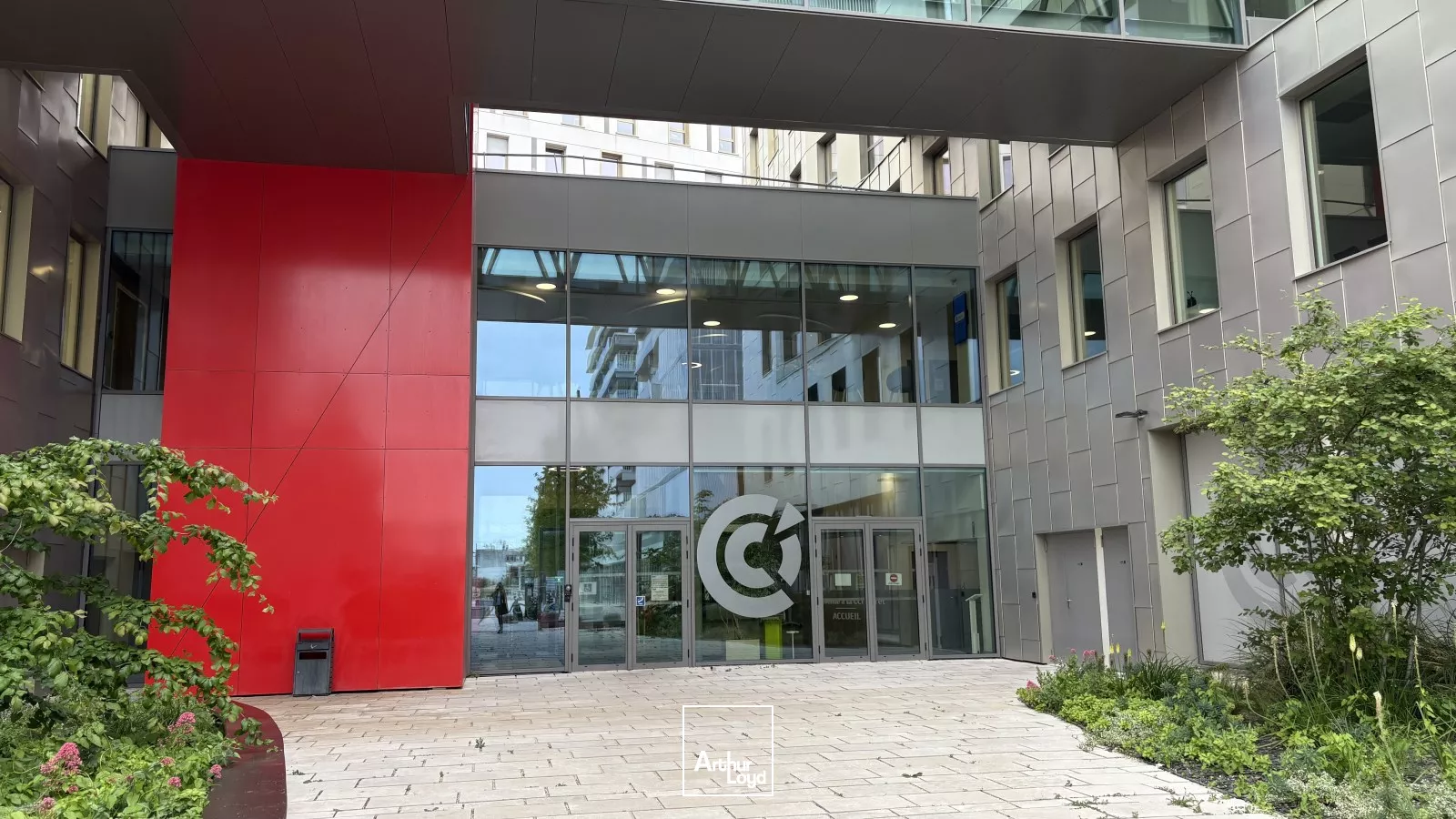 À louer - Bureaux modernes de 303 m² à Fleury-les-Aubrais - Quartier Interives