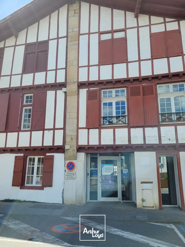 A SAISIR - MURS COMMERCIAUX RDC ET 1ER ETAGE divisibles