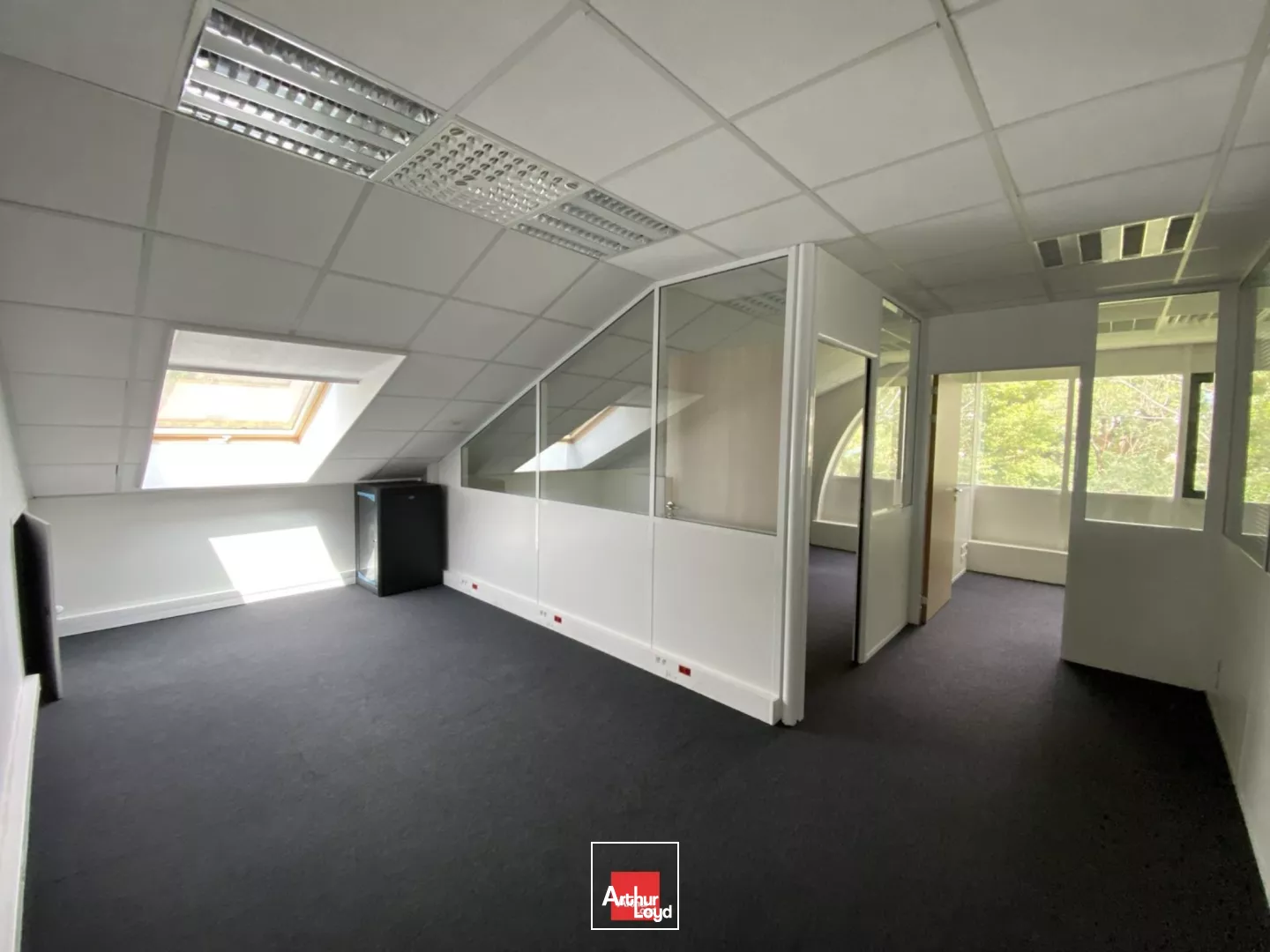 A LOUER BUREAUX EYBENS PARC ARBORE PROCHE TRAM ET COMMODITES