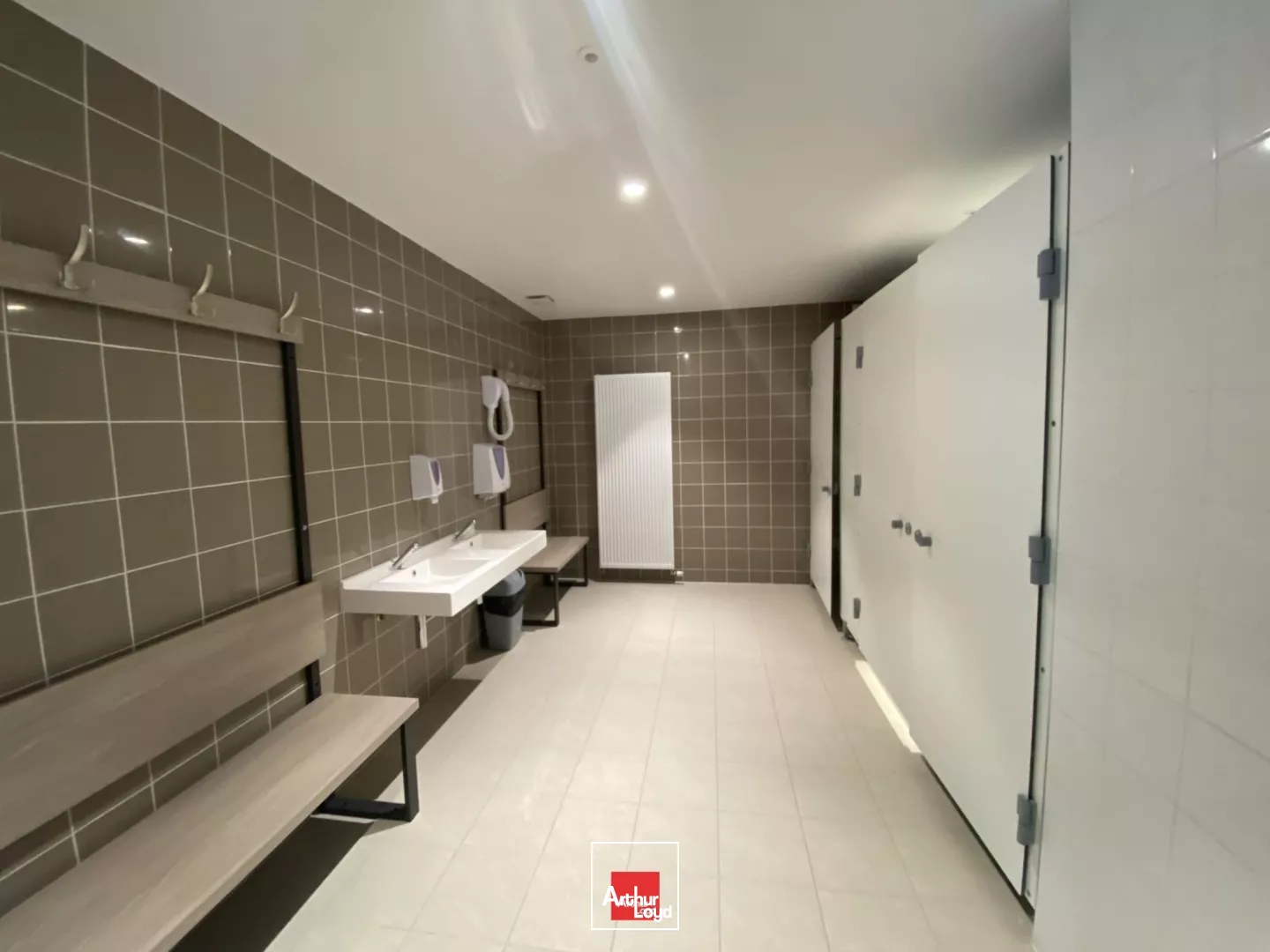 BUREAUX A LOUER MEYLAN ICONE 7386M² DIVISIBLE REFAITS A NEUF