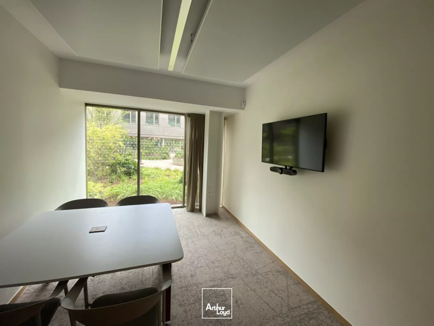 BUREAUX A LOUER MEYLAN ICONE 7386M² DIVISIBLE REFAITS A NEUF