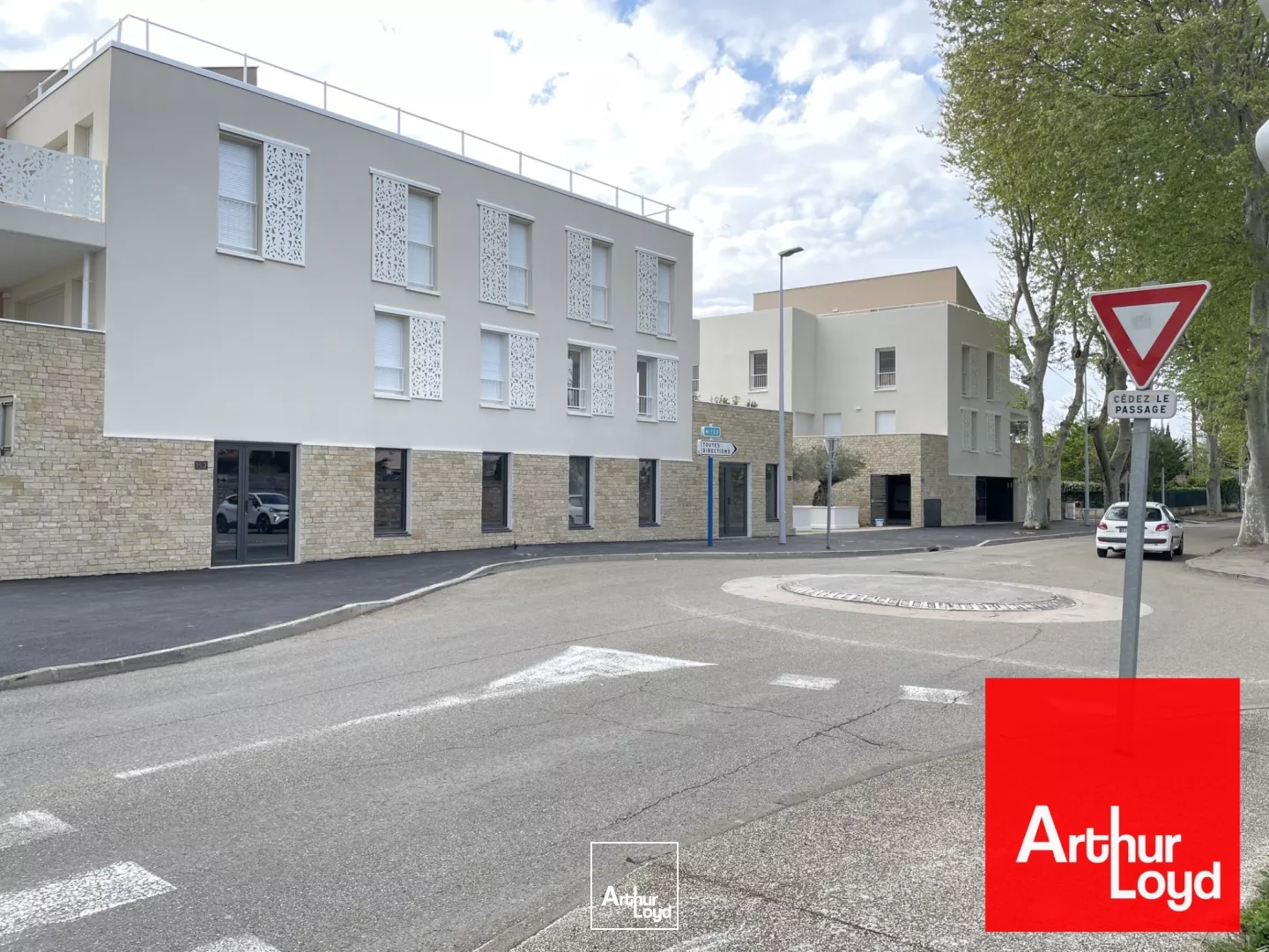 Location locaux professionnels neufs à Lattes - 200 m² divisibles, visibilité et stationnements