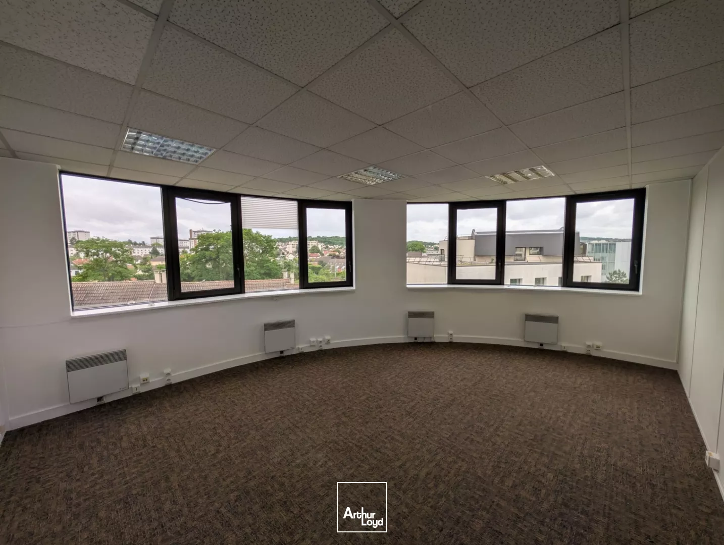 BUREAUX A LOUER AU PIED DU RER C A SAINT GRATIEN