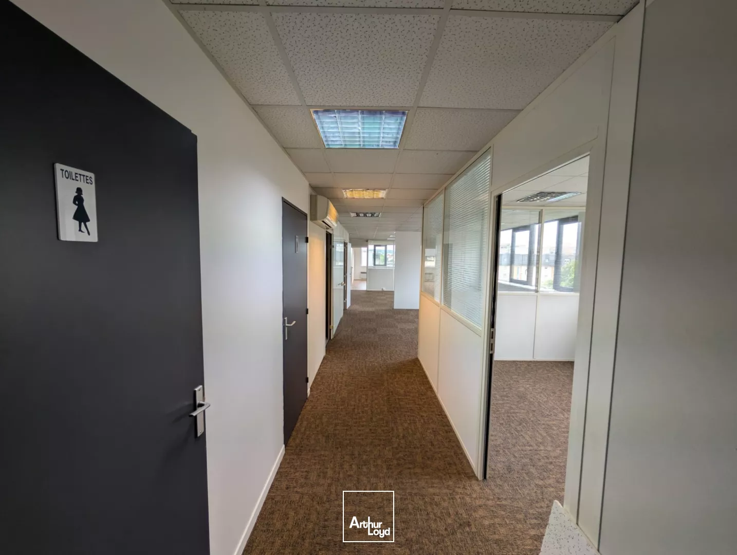 BUREAUX A LOUER AU PIED DU RER C A SAINT GRATIEN