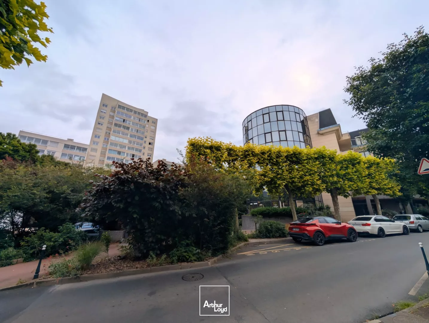 BUREAUX A LOUER AU PIED DU RER C A SAINT GRATIEN