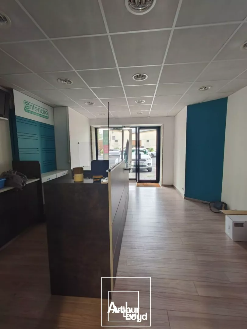 LOCAL COMMERCIAL location à BRIVE-LA-GAILLARDE 19100