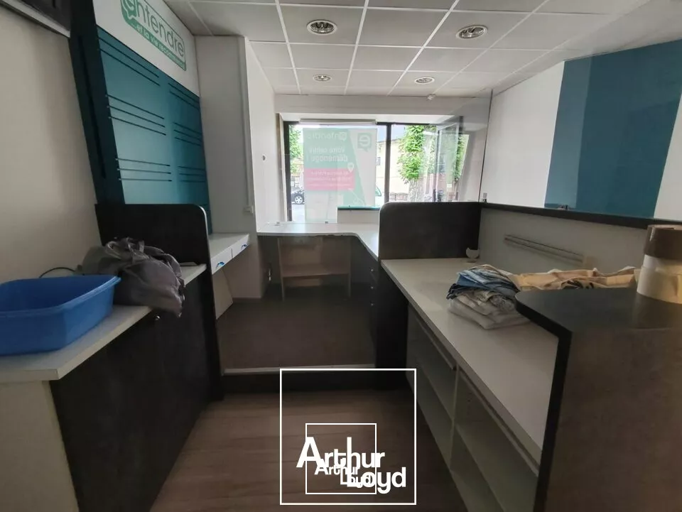 LOCAL COMMERCIAL location à BRIVE-LA-GAILLARDE 19100