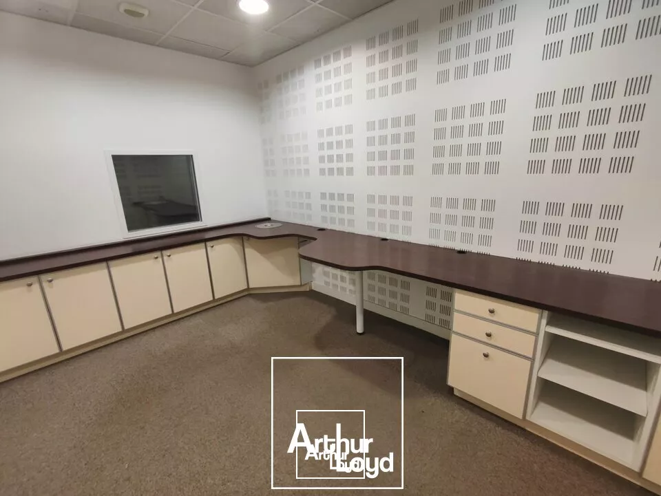 LOCAL COMMERCIAL location à BRIVE-LA-GAILLARDE 19100