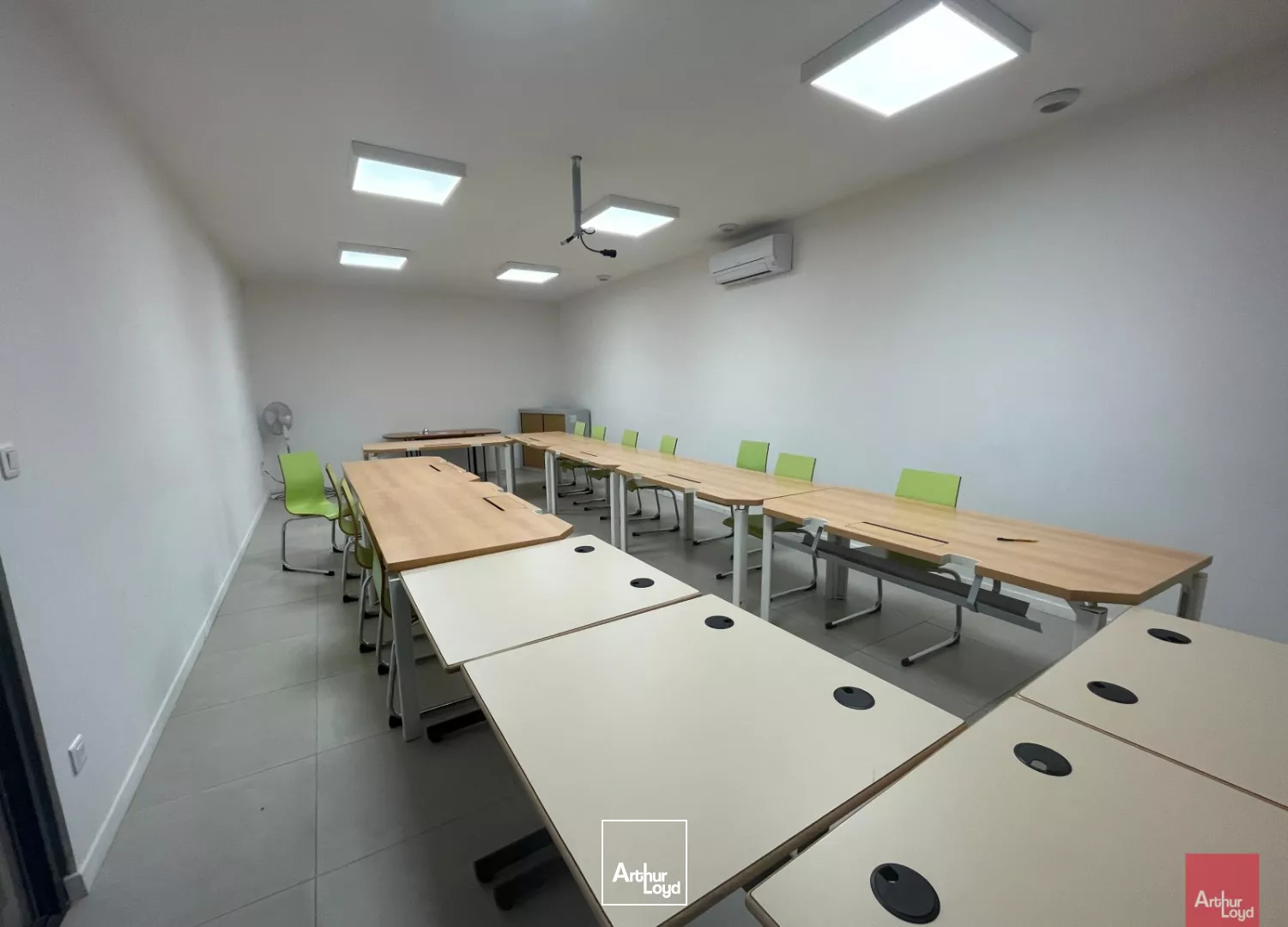 Vauvert : Bureaux et locaux commerciaux à louer - 647,48 m² divisibles - Disponibilité immédiate