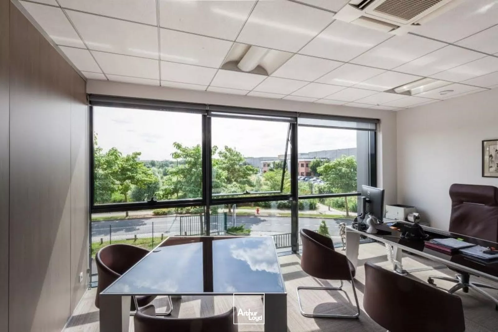 BATIMENT A LOUER - PARC DES CHANTERAINES - VILLENEUVE LA GARENNE