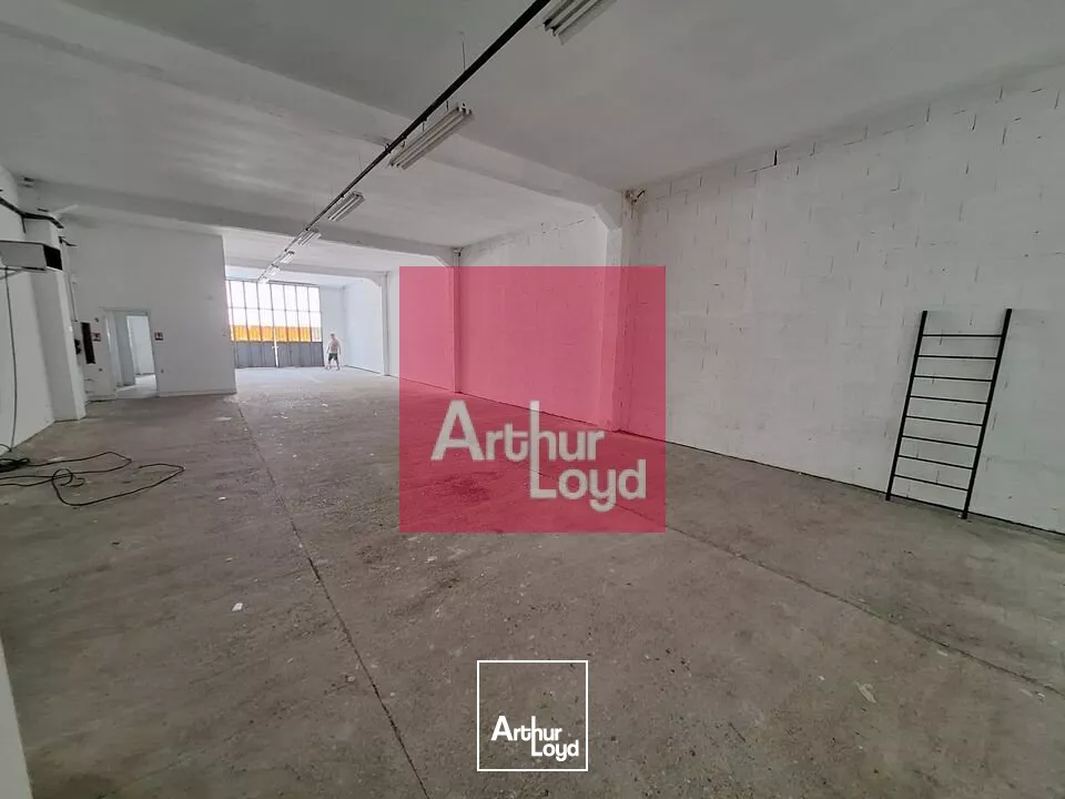 CLERMONT FERRAND ZONE DU BREZET A LOUER LOCAL ACTIVITE 180 M²