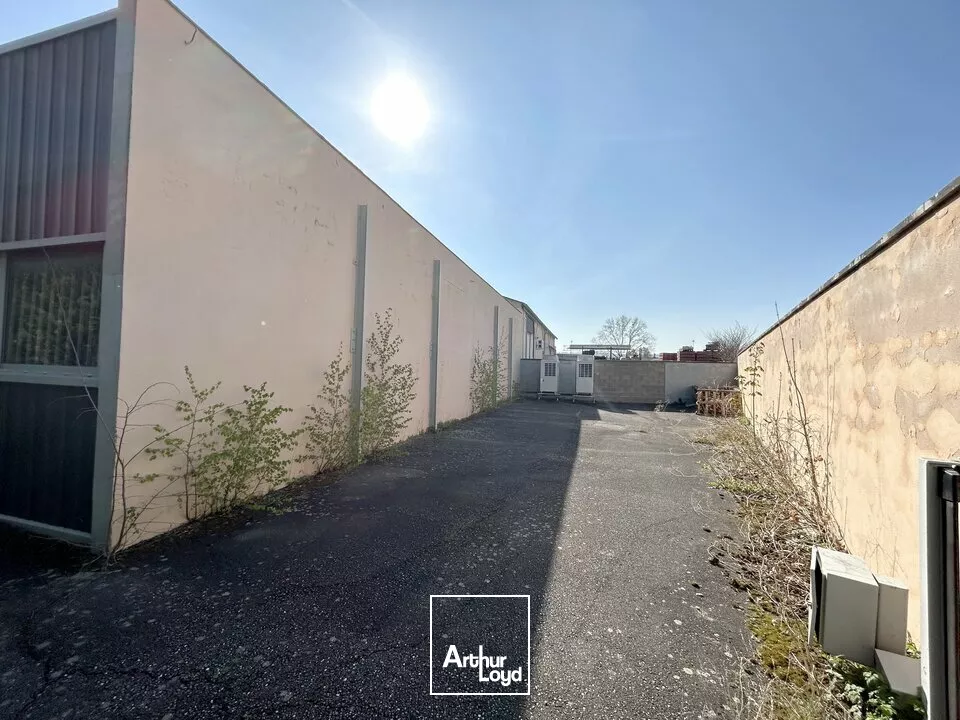 LOCAL D'ACTIVITE - ENTREPOT à LOUER de 1200 m²