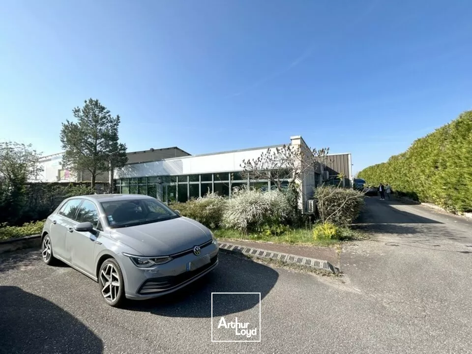 LOCAL D'ACTIVITE - ENTREPOT à LOUER de 1200 m²