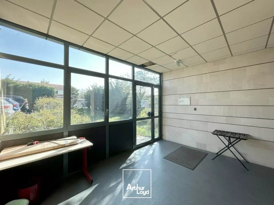 LOCAL D'ACTIVITE - ENTREPOT à LOUER de 1200 m²