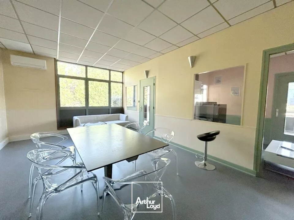 LOCAL D'ACTIVITE - ENTREPOT à LOUER de 1200 m²