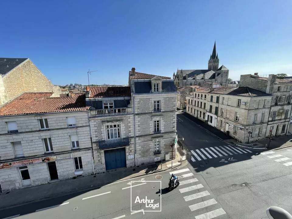 OPPORTUNITE LOCAL D'ENVIRON 234m2 SECTEUR RUE DE LA GARE DE NIORT AVEC VISIBILITE PROCHE A PIEDS PLACE DE LA BRECHE