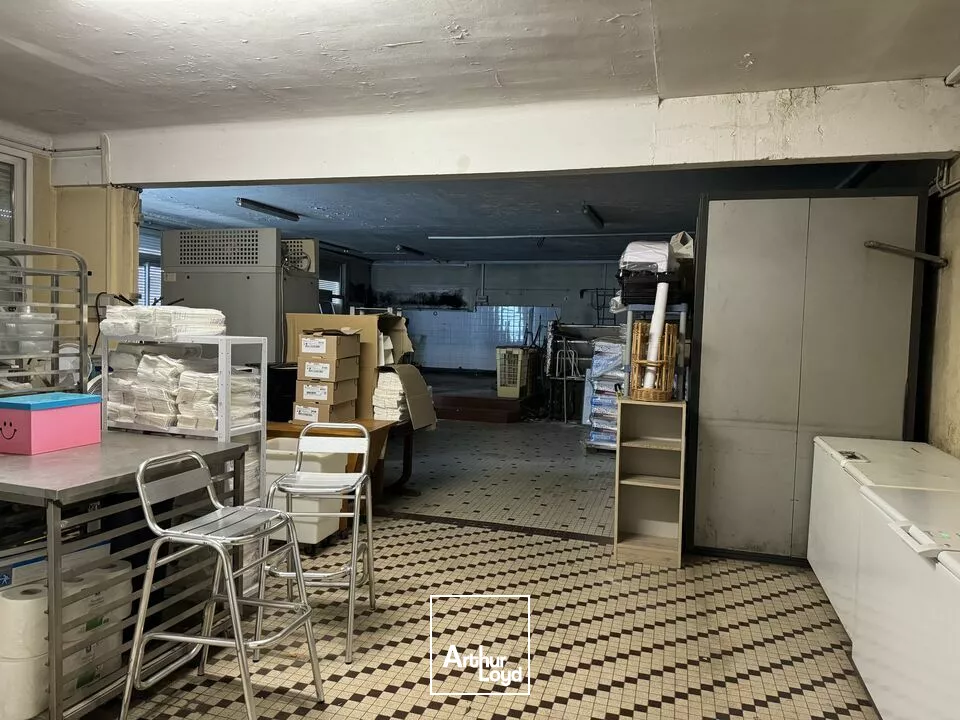 OPPORUNITE A VENDRE QUARTIER CALME NIORT AVEC COMMERCES ET PARKINGS