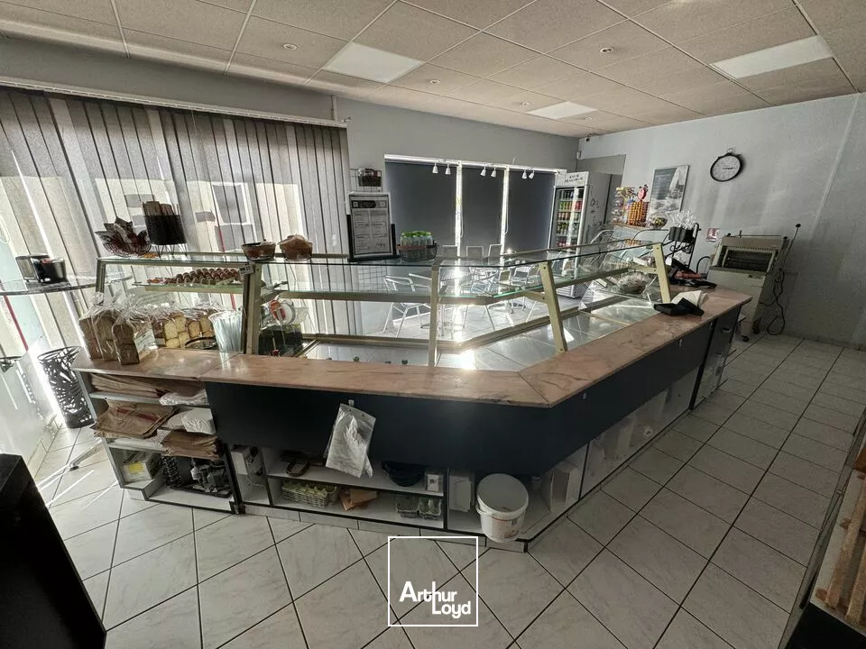 OPPORUNITE A VENDRE QUARTIER CALME NIORT AVEC COMMERCES ET PARKINGS