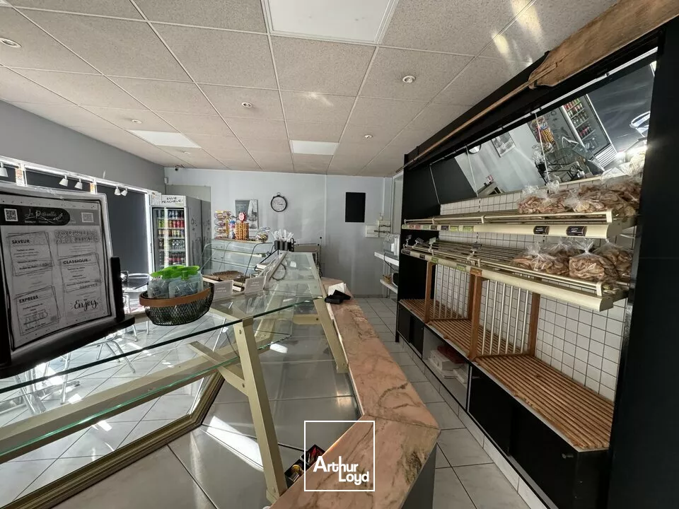 OPPORUNITE A VENDRE QUARTIER CALME NIORT AVEC COMMERCES ET PARKINGS