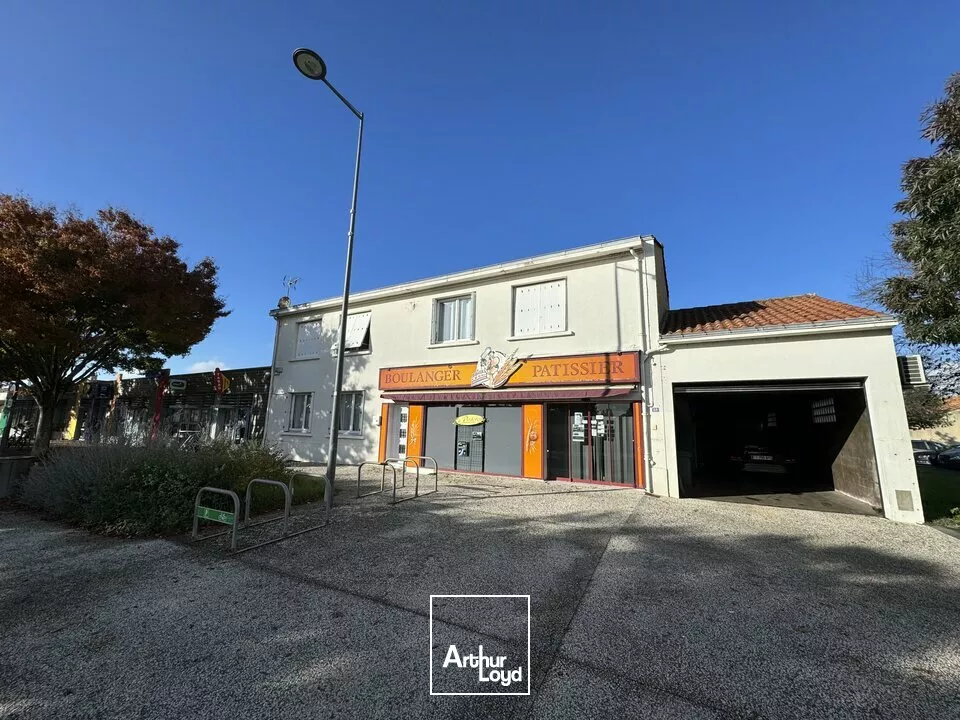 OPPORUNITE A VENDRE QUARTIER CALME NIORT AVEC COMMERCES ET PARKINGS