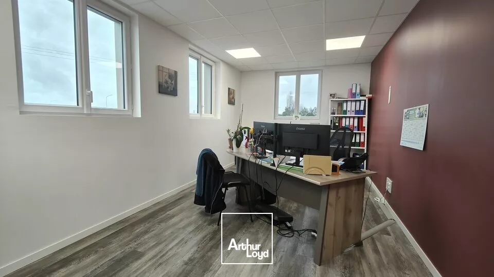 GRAND POITIERS SECTEUR NORD - DISSAY - LOCAL D'ACTIVITE A LOUER 1379M²