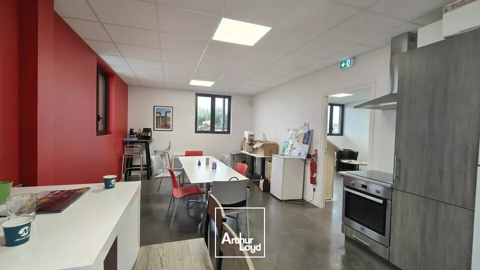 GRAND POITIERS SECTEUR NORD - DISSAY - LOCAL D'ACTIVITE A LOUER 1379M²