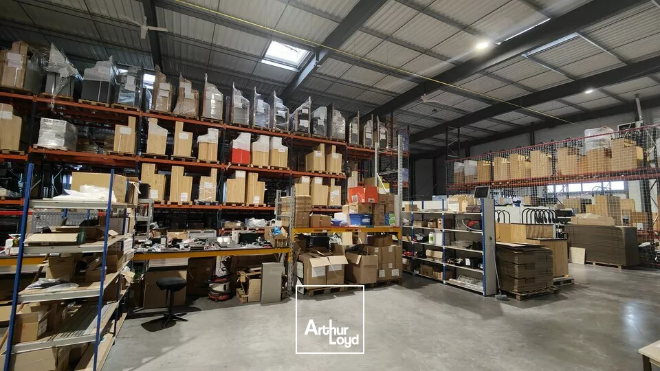 GRAND POITIERS SECTEUR NORD - DISSAY - LOCAL D'ACTIVITE A LOUER 1379M²