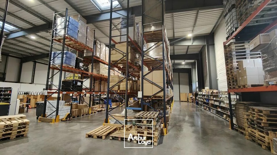 GRAND POITIERS SECTEUR NORD - DISSAY - LOCAL D'ACTIVITE A LOUER 1379M²