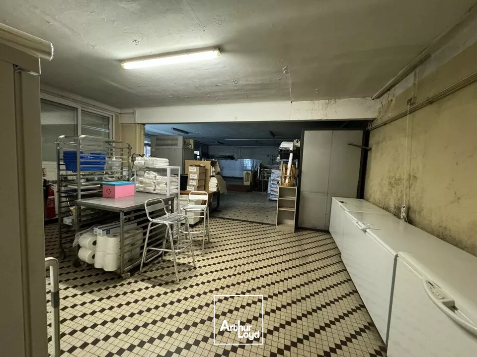 OPPORUNITE A VENDRE QUARTIER CALME NIORT AVEC COMMERCES ET PARKINGS