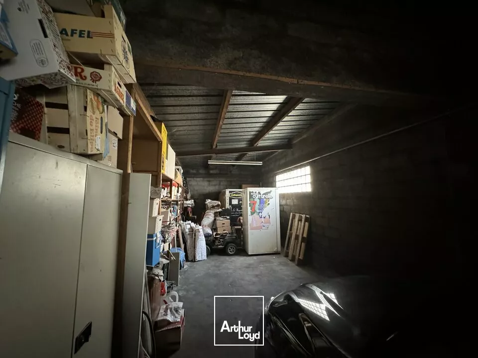 OPPORUNITE A VENDRE QUARTIER CALME NIORT AVEC COMMERCES ET PARKINGS