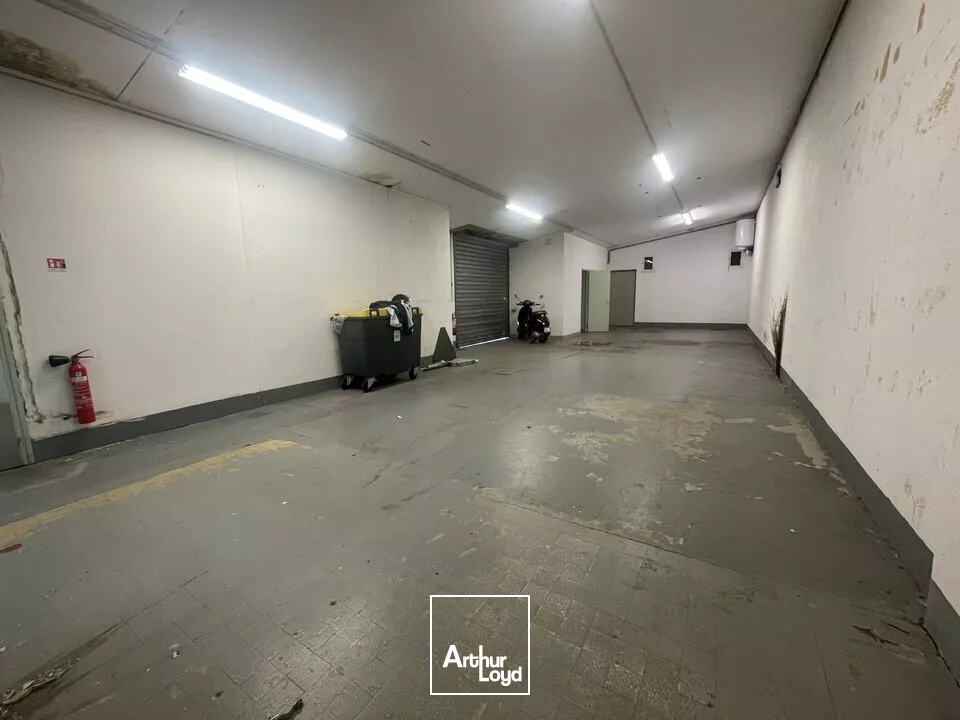 A LOUER - ENTREPÔT / LOCAL D'ACTIVITE - POITIERS EST