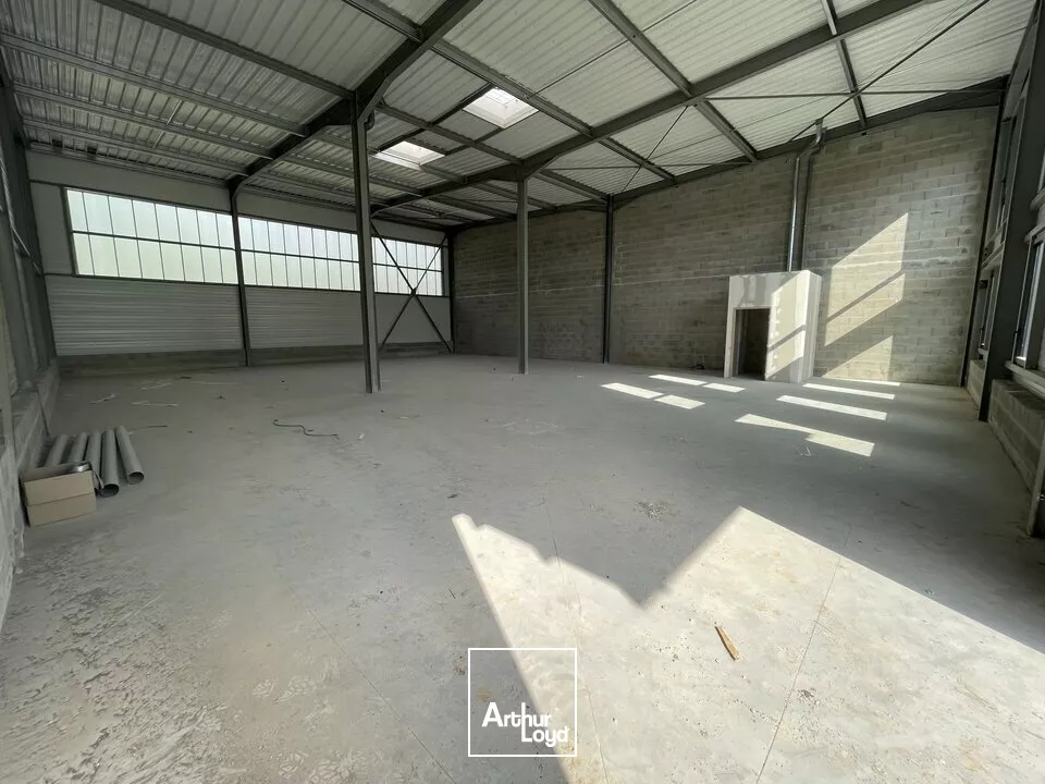 LOCATION LOCAL D'ACTIVITE STOCKAGE NEUF ZONE MENDES FRANCE NIORT 1040m2