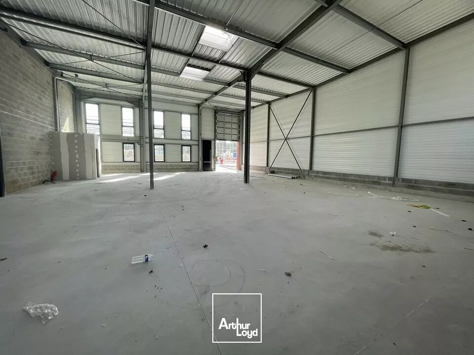 LOCATION LOCAL D'ACTIVITE STOCKAGE NEUF ZONE MENDES FRANCE NIORT 1040m2