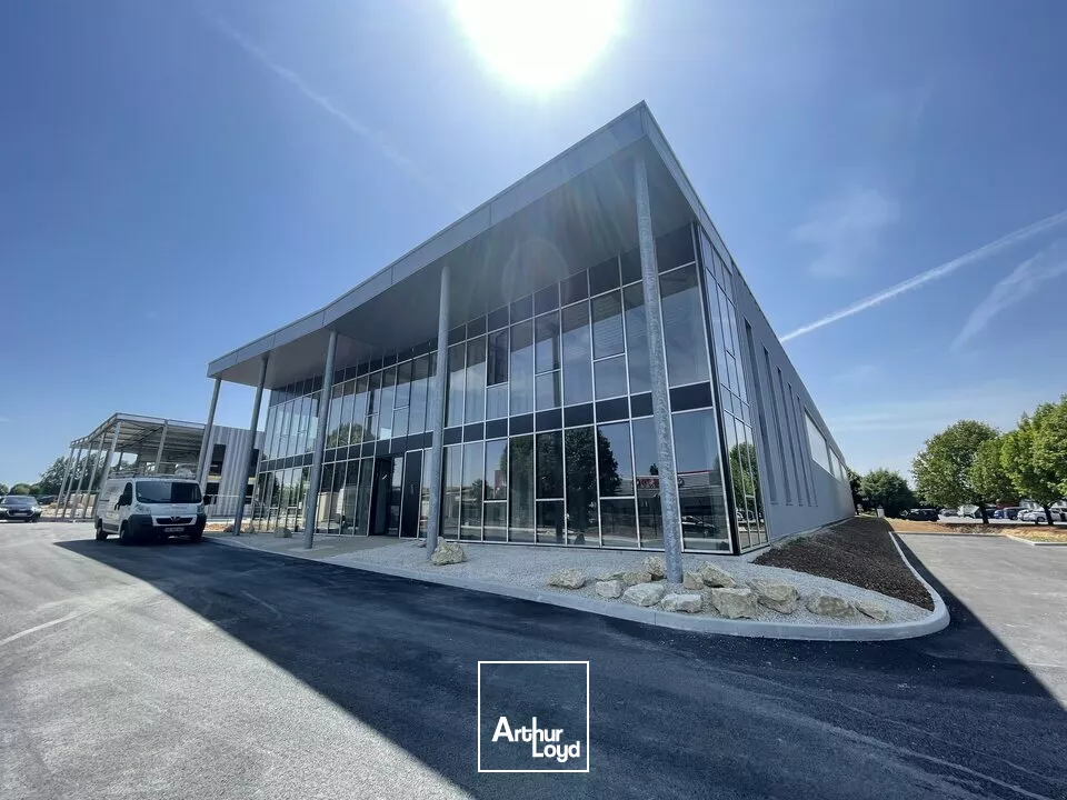 LOCATION LOCAL D'ACTIVITE STOCKAGE NEUF ZONE MENDES FRANCE NIORT 1040m2