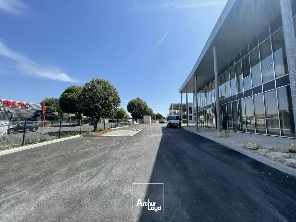 LOCATION LOCAL D'ACTIVITE STOCKAGE NEUF ZONE MENDES FRANCE NIORT 1040m2