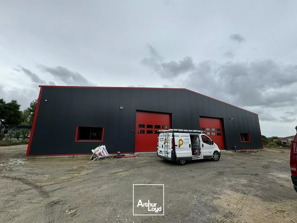 LOCAL D'ACTIVITÉ À L'ACHAT NEUF BELLE PRESTATIONS ROCADE PARTHENAY POMPAIRE PROCHE CENTRE VILLE